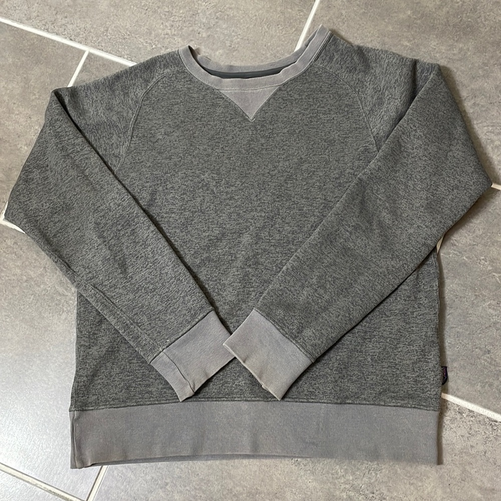 Patagonia heathered gray crewneck pull over sweater size Medium